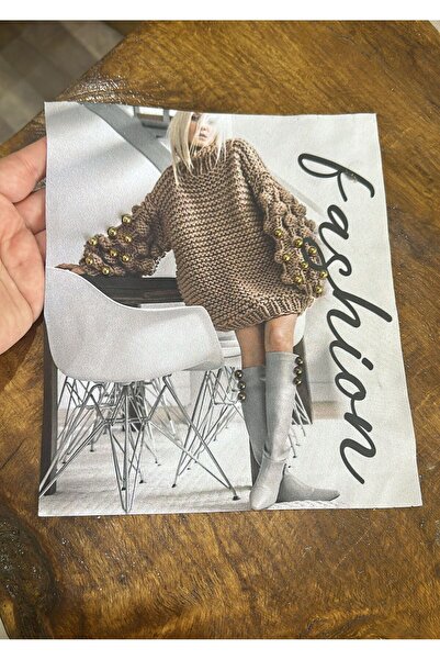 Gönülden Tasarım 23x19 cm Devojčica sa šivanim odevnim predmetima - Pulover s...