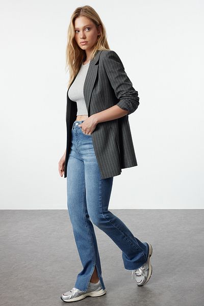 Trendyol Collection Sötétkék, magas derekú, hasított, kiszélesedő farmernadrág - Fenntartható TWOAW22JE0382