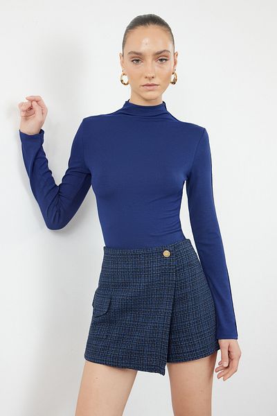 Trendyol Collection Modrá tkaná kraťasová sukně s knoflíkem a kapsou TWOAW24SR00037