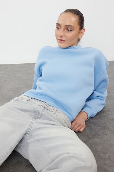 Trendyol Collection Hellblaues Fleece-Sweatshirt mit dickem Innenbereich – halber Rollkragenpullover, entspannte Passform TWOAW20SW0584