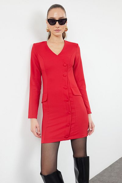Trendyol Collection Rotes, gewebtes Jackenkleid mit geknöpftem V-Ausschnitt und Taschendetails TWOAW24EL00629