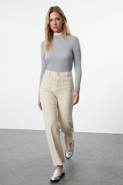 Trendyol Collection Ecrufarbene Hose mit hoher Taille und weitem Bein von Iron Trace - Nachhaltige Taschendetails TWOAW25JE00038