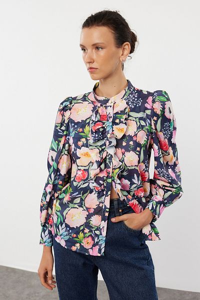 Trendyol Collection Tmavě modrá šifonová košile s květinovým potiskem - stojáček TWOAW22GO0117