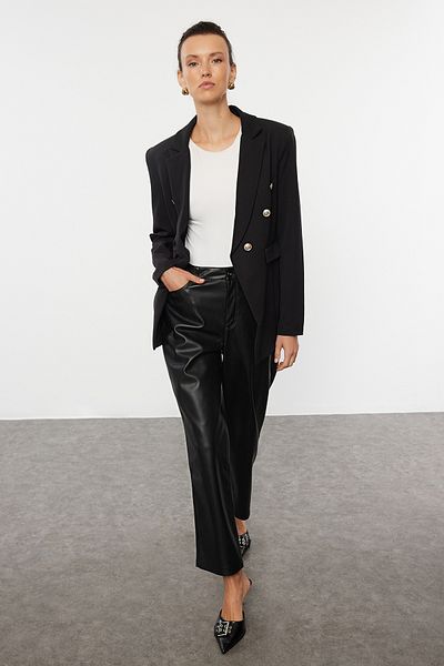 Trendyol Collection Schwarze gewebte Blazerjacke - tailliert, mit Knopfdetail und gefüttert, TWOAW25BC00021