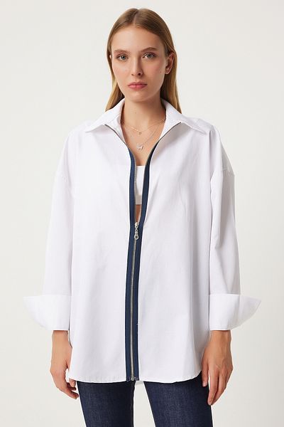 Happiness İstanbul Cămașă oversize albă bleumarin - dungi contrastante, fermoar FN03263