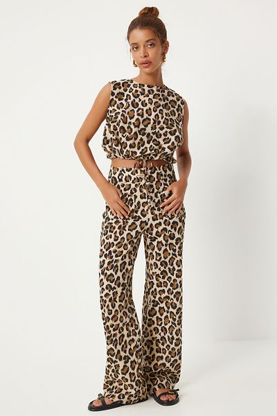 Happiness İstanbul Ärmelloses Set aus Bluse und Hose mit Leopardenmuster für Damen in Cremebraun - WF00082