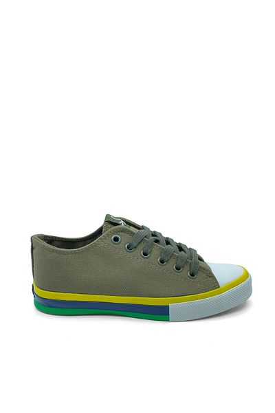 Benetton sports shoes top