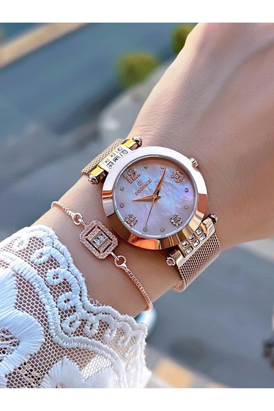Essence ساعة يد نسائية 5 ATM مقاومة للماء بلون أسود - حبل فولاذي، لا تفعل اللقطات BES.6547FE.421