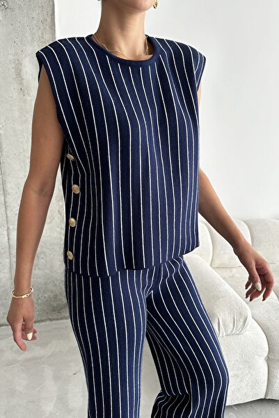 MODAGEN Set de damă cu dungi bleumarin - Gâtul turn, Detaliu nasturi