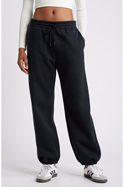 THE WHITE بدلة رياضية سوداء بأرجل مطاطية للسيدات