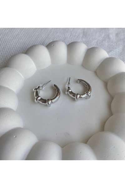 DEMOKAN Women's Cut-Out Hoop Neck Detailed Earrings