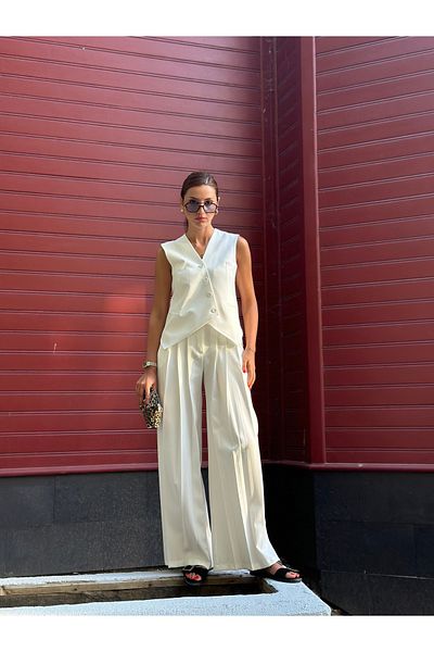 madamedoyou Pleated White Palazzo Trousers