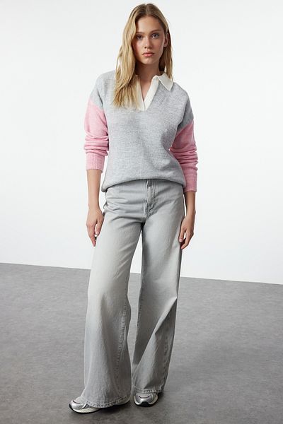 Trendyol Collection Barevně blokovaný svetr z měkkého úpletu - Ecru TWOAW25KZ00222