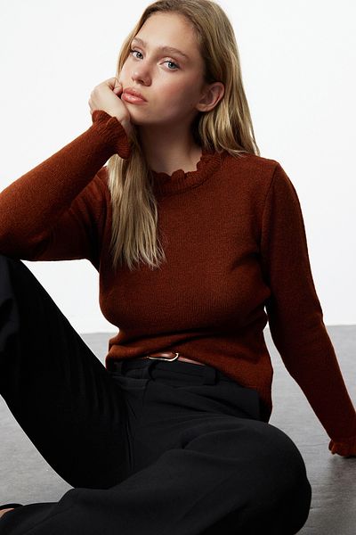 Trendyol Collection Pulover de tricotaj de culoare cărămidă cu detaliu cu volane - TWOAW25KZ00104