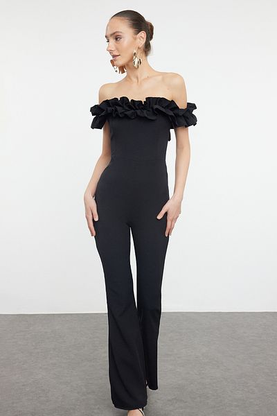 Trendyol Collection Schwarzer gewebter Jumpsuit mit Rüschenkragen TPRSS23TU00013