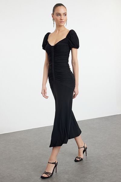 Trendyol Collection Czarna dopasowana dzianinowa elegancka wieczorowa sukienka na zakończenie szkoły TPRSS23EL00084