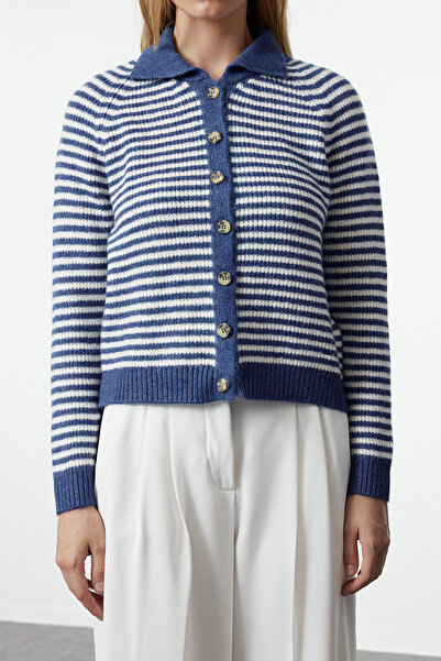 Trendyol Collection Miękki dzianinowy kardigan w bloki kolorów - niebieski TWOAW25HI00228