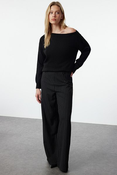 Trendyol Collection Schwarzer Basic-Strickpullover aus Wolle mit U-Boot-Ausschnitt TWOAW25KZ00010