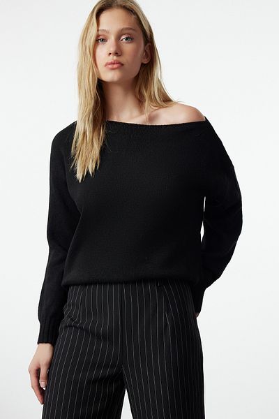 Trendyol Collection Schwarzer Basic-Strickpullover aus Wolle mit U-Boot-Ausschnitt TWOAW25KZ00010