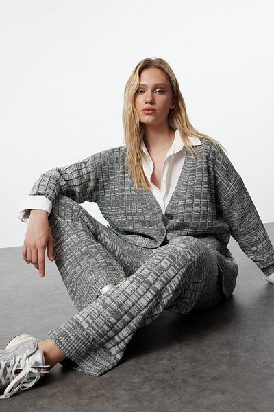 Trendyol Collection Széles szabású antracit kötöttáru kardigán és nadrág szett - TWOAW24AU00054