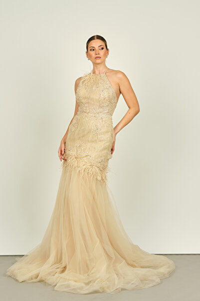 ÖMÜR INN فستان سهرة طويل موديل 4190 من Ömür Inn - رقبة رسن، توب من التول المط...