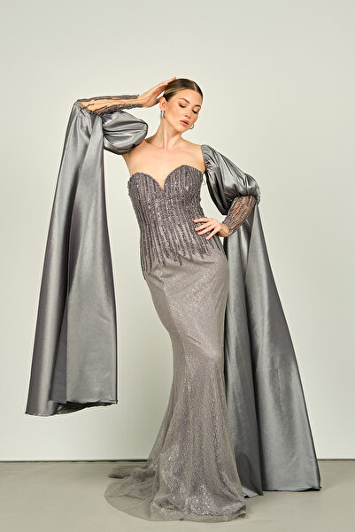 ÖMÜR INN Ömür Inn Kadın Straplez Yaka Seyyar Kol Detaylı Taş İşlemeli Balık Form Abiye Elbise 4228 Gümüş