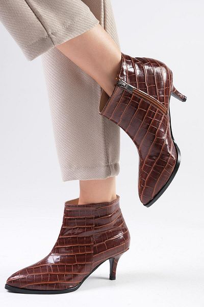 Mio Gusto Vanessa Tan Color Crocodile Patterned Thin Fur Lined Zippered Women's Heeled Boots