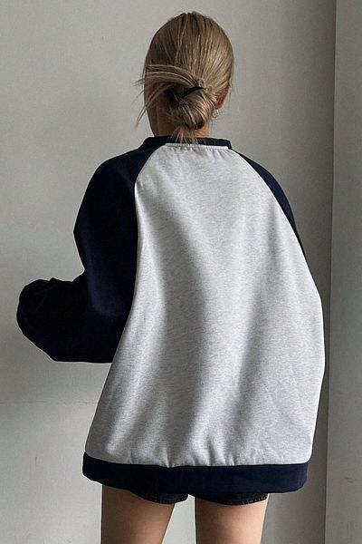 MODAGEN Unisex šedá mikina s raglánovým rukávem a výstřihem s hvězdným potiskem