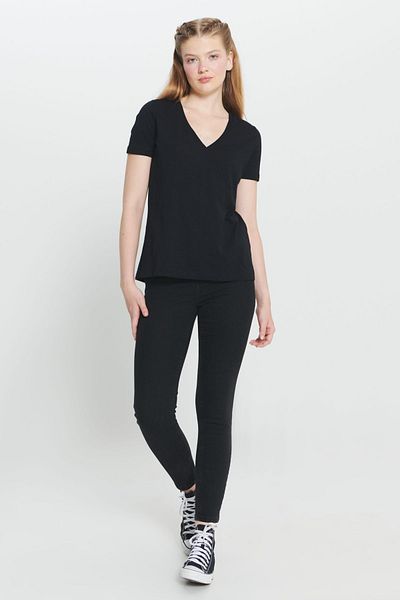 AC&Co / Altınyıldız Classics Tricou de bază pentru femei, negru, cu decolteu în V, 100% bumbac - Fit standard