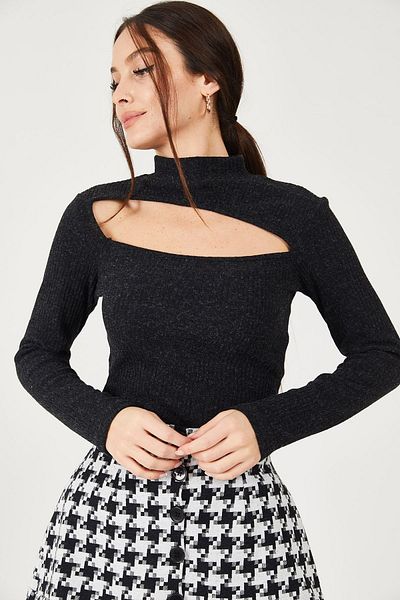 armonika Női fekete mélyen dekoltált kötöttáru pulóver ARM-21K001062