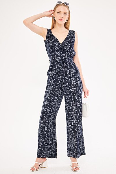 armonika بذلة نسائية طويلة بحزام على شكل حرف V باللون الكحلي الداكن - رقبة مز...