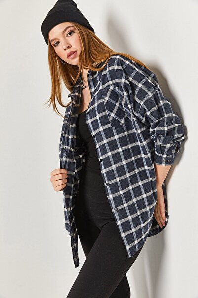 armonika Kadın Lacivert-Beyaz Ekose Desen Oversize Gömlek ARM-22Y001157
