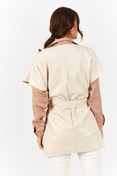 armonika Γυναικεία μπεζ δερμάτινη μπλούζα με λαιμόκοψη V κοντή μπροστά και μακριά πίσω μπλούζα με ζώνη ARM-21K001054