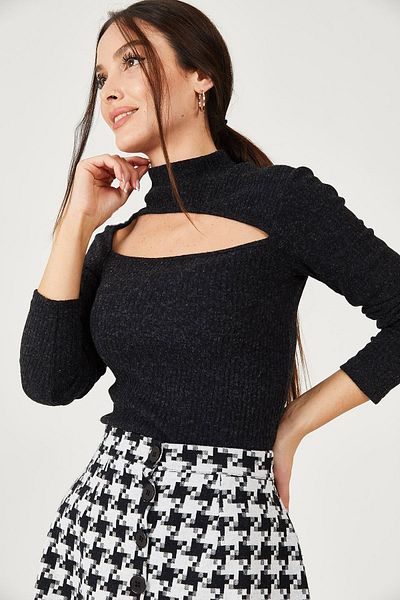 armonika Női fekete mélyen dekoltált kötöttáru pulóver ARM-21K001062