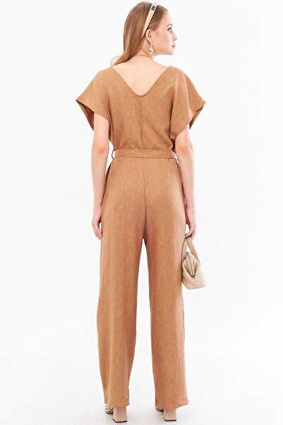 armonika Dámský dvouřadý výstřih a kapsami v hnědé barvě s páskem se širokými nohavicemi - ARM-24Y 001073