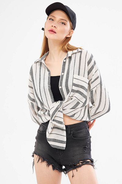 armonika Černá oversize pruhovaná košile – dlouhý rukáv, detail kapsy, zadní plisovaná – ARM-24Y001053