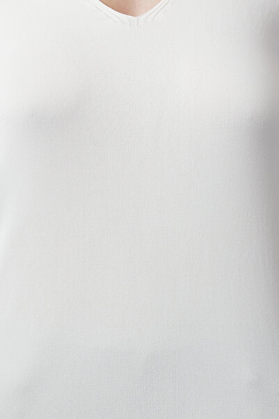 Trendyol Collection Prémiová ecru pletená tenká halenka s krátkým rukávem a střihem TWOAW25BZ00215