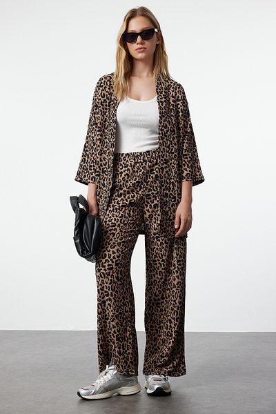 Trendyol Collection Leopárd mintás, rugalmas, kényelmes kimon felső és alsó készlet - barna TWOSS24AU00103