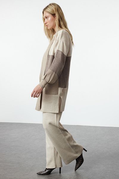 Trendyol Collection Stone Colorblock hármas kötöttáru szett - kardigán, pulóver és nadrág TWOAW25AU00001