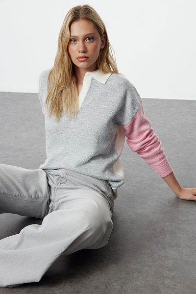 Trendyol Collection Barevně blokovaný svetr z měkkého úpletu - Ecru TWOAW25KZ00222