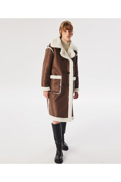 Twist Furry Coat - TW 6230008035014   Model
