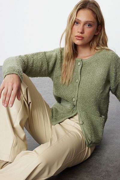 Trendyol Collection Mintfarbener Strickcardigan mit Taschen - Boucle TWOAW25HI00126