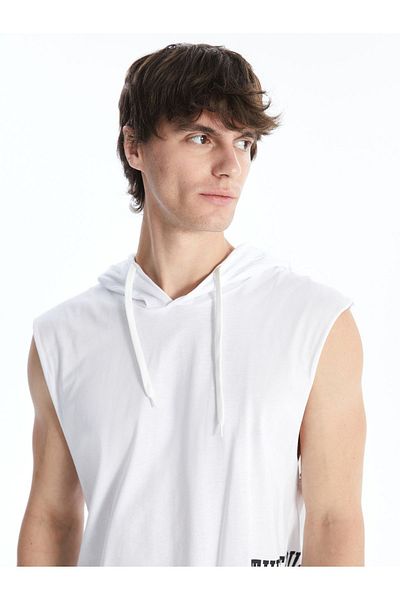 LC Waikiki Ärmelloses T-Shirt für Herren – mit Kapuze und Aufdruck aus gekämmter Baumwolle