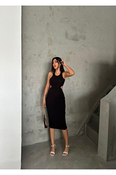 KİM Kİ O Μαύρο Μίντι Φόρεμα - Κομμένη λεπτομέρεια και ύφασμα που συγκεντρώνει...