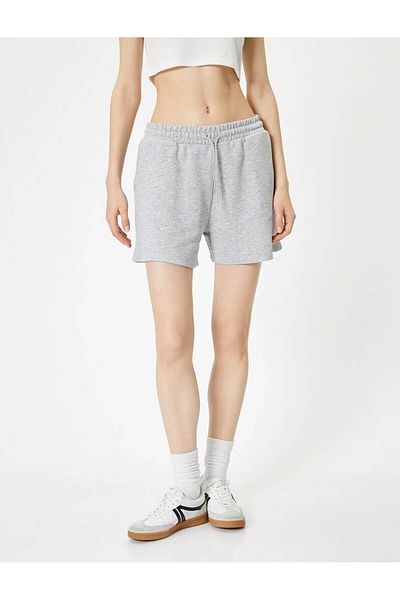 Koton Graue Basic-Shorts mit Schnürung an der Taille und Tasche 4sal40005ık