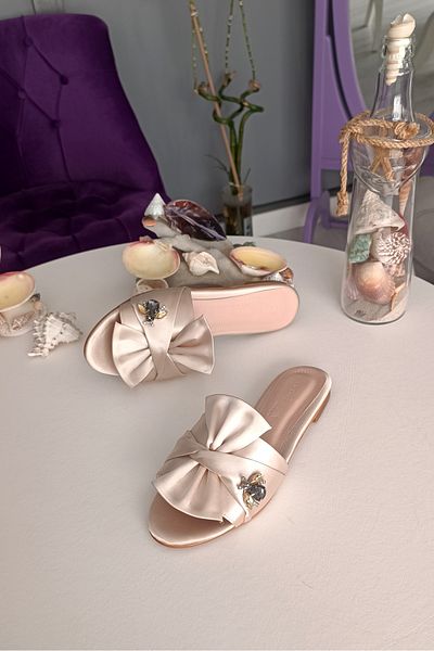 CL CALZATURE Papuci de damă din piele satinată cu accesorii de albină
