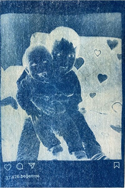 artoloji Sema Nur Karadeniz - 2023 - Post Şeridi - Pamuklu kumaş üzerine cyanotype baskı - 30x20 cm