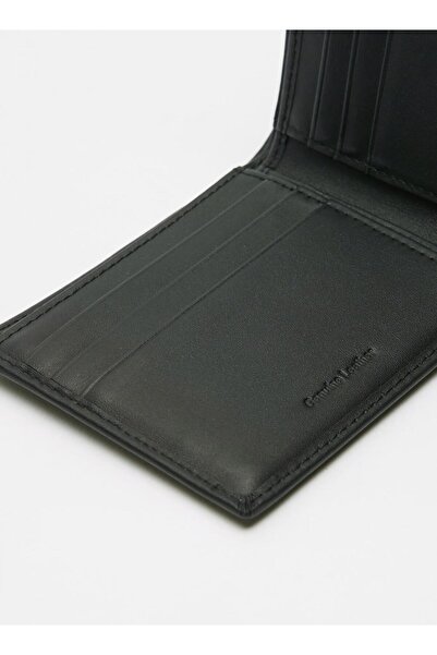 Duchini Solid Bi-Fold Wallet - W 11.5 x H 9.7 x D 2.3 cm