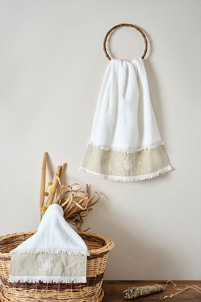 Nazik Home Πετσέτα Linea με σχέδιο λουλουδιών (30 x 50 cm)