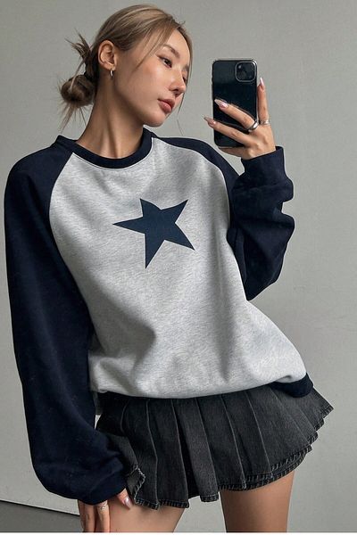 MODAGEN Unisex šedá mikina s raglánovým rukávem a výstřihem s hvězdným potiskem